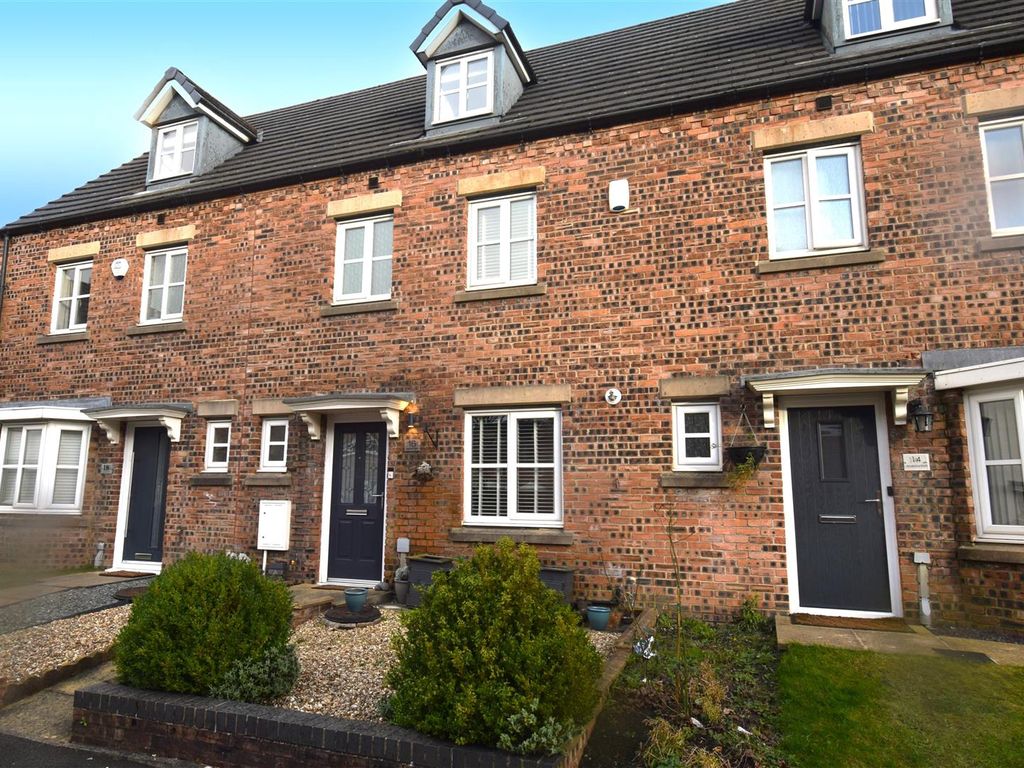 4 bed town house for sale in Anderby Walk, Westhoughton, Bolton BL5, £274,500