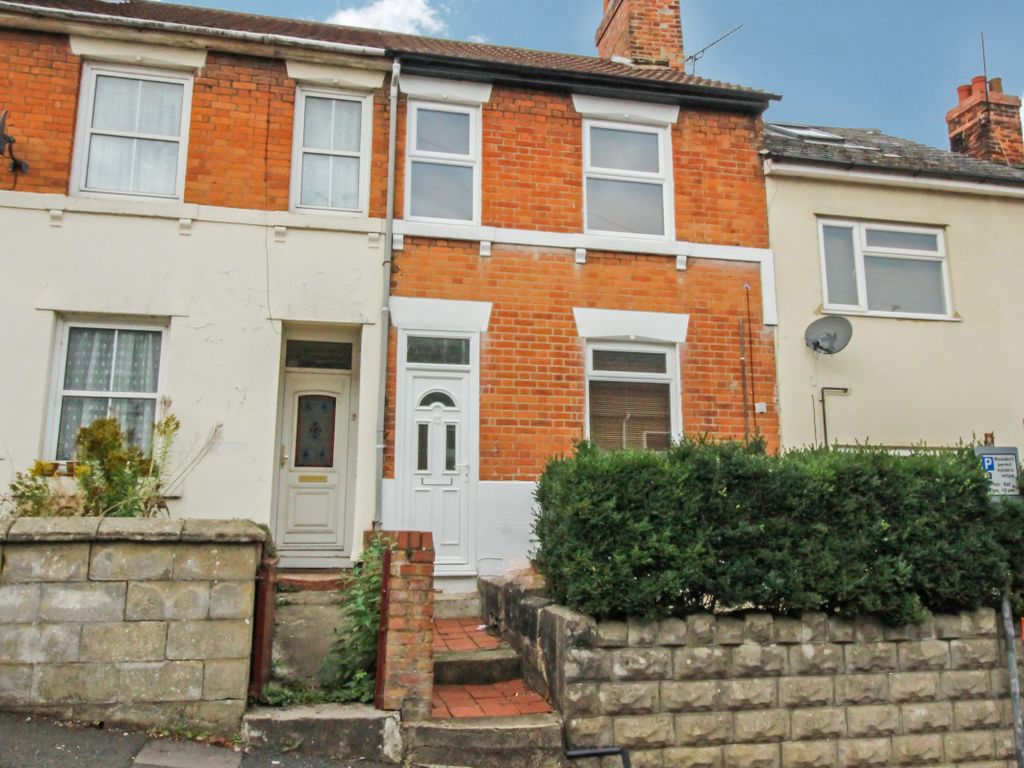2 bed terraced house to rent in Western Street, Old Town, Swindon SN1, £1,000 pcm