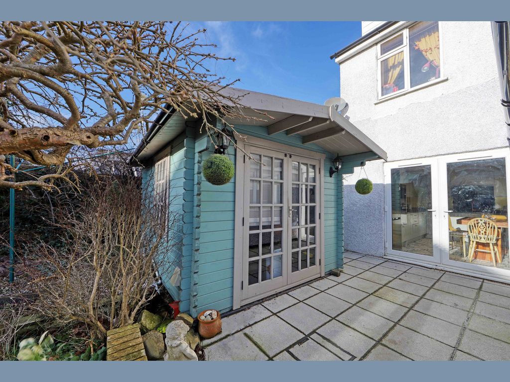 3 bed end terrace house for sale in Park Lane, Lane End Village HP14, £475,000