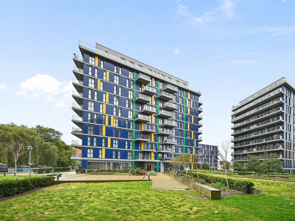 2 bed flat for sale in Hatton Road, Wembley HA0, £435,000