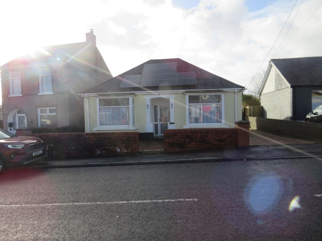 3 bed detached bungalow for sale in Carway, Kidwelly SA17, £155,000