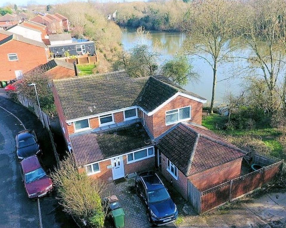 4 bed detached house for sale in Lakeside Place, London Colney AL2, £735,000