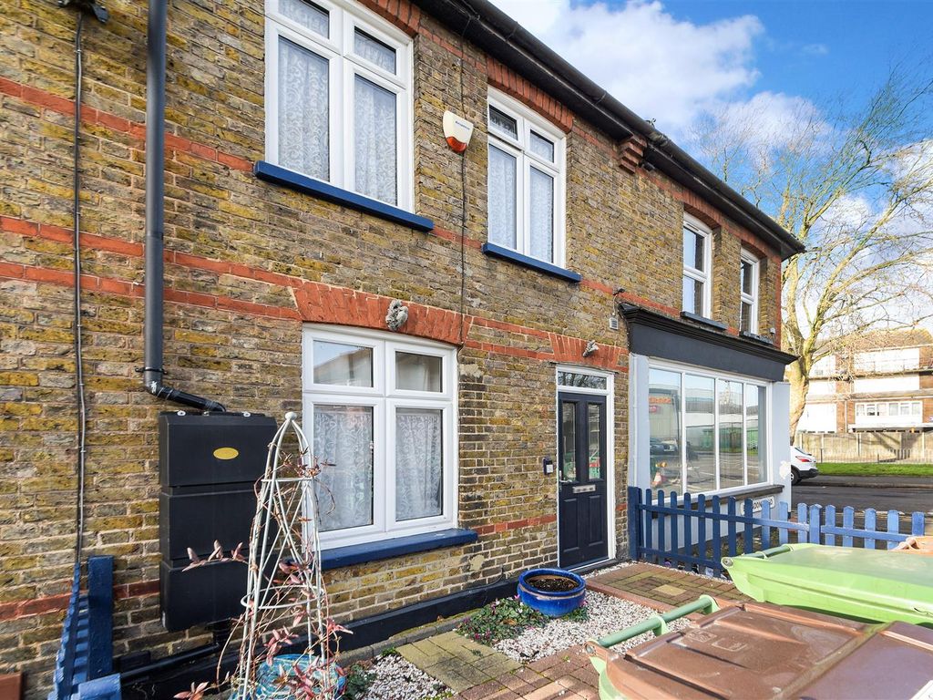 3 bed terraced house for sale in Brandon Road, Sutton SM1, £425,000