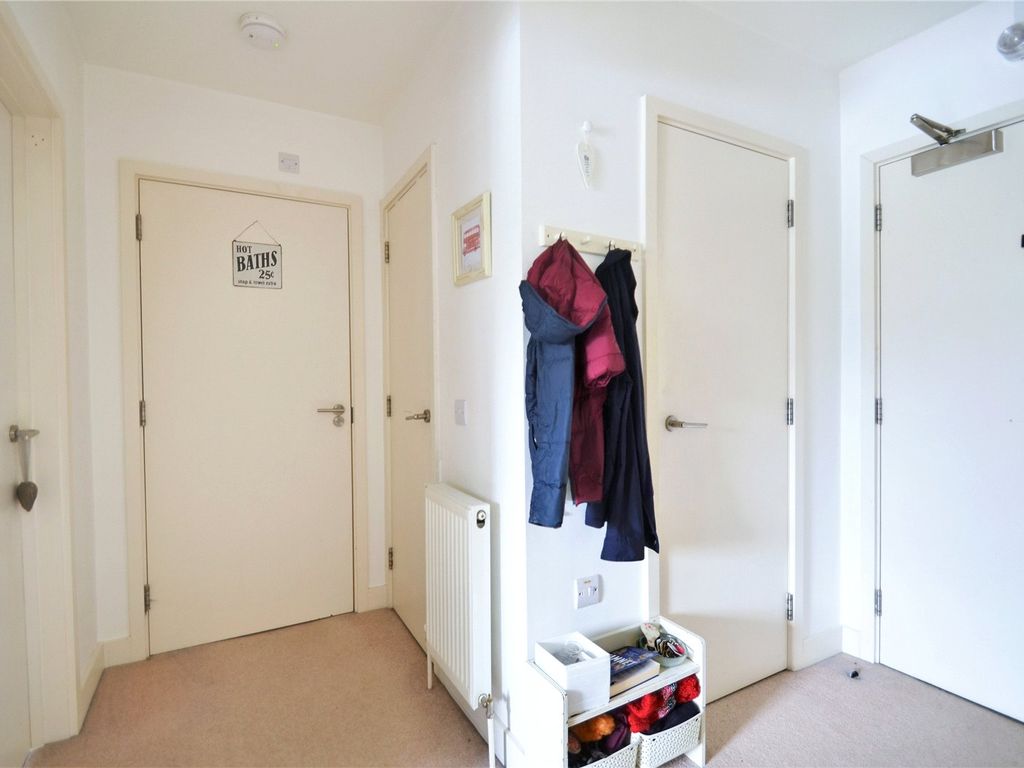 1 bed flat for sale in Laburnham Close, High Barnet, Barnet EN5, £290,000