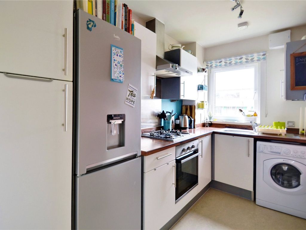 1 bed flat for sale in Laburnham Close, High Barnet, Barnet EN5, £290,000