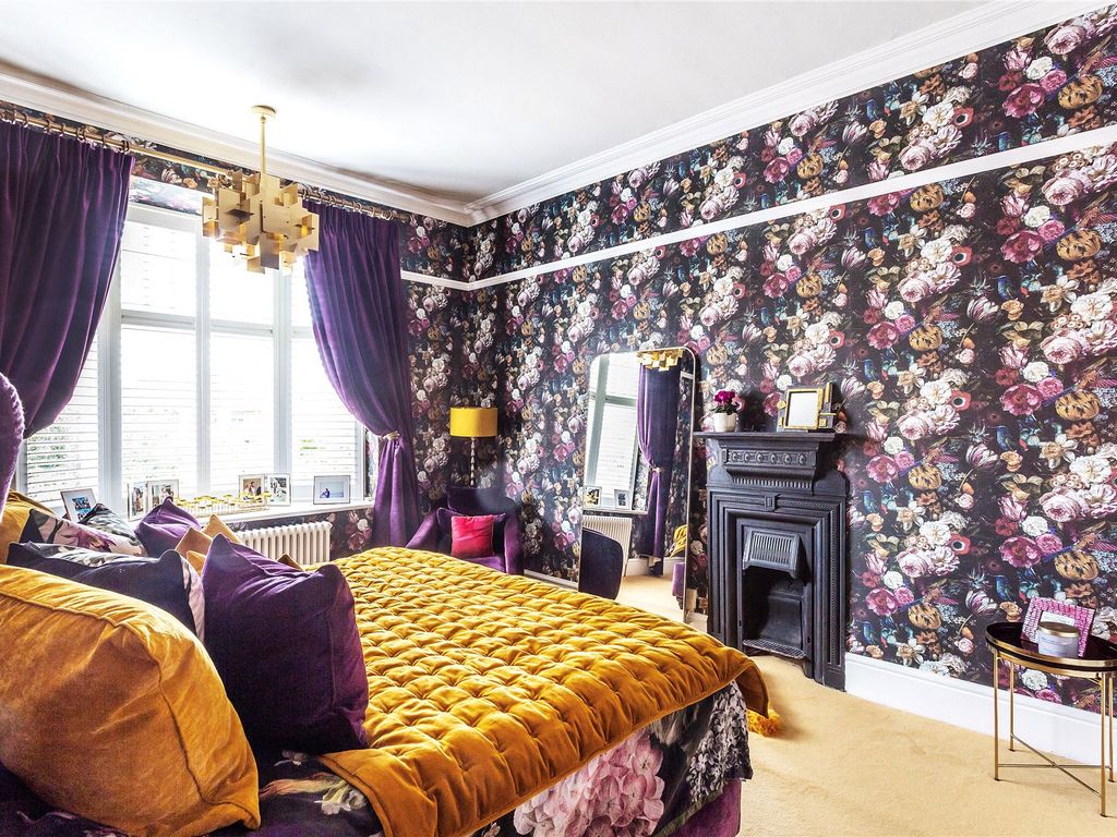 3 bed flat for sale in Guildford, Surrey GU1, £900,000
