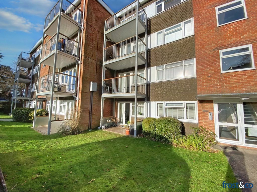 2 bed flat for sale in Mount Road, Lower Parkstone, Poole, Dorset BH14, £229,000