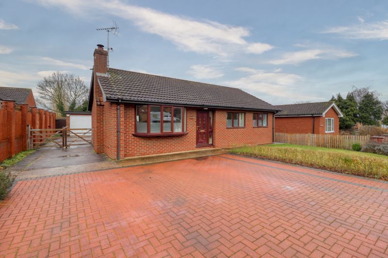 3 bed detached bungalow for sale in Beltoft, Doncaster DN9, £325,000