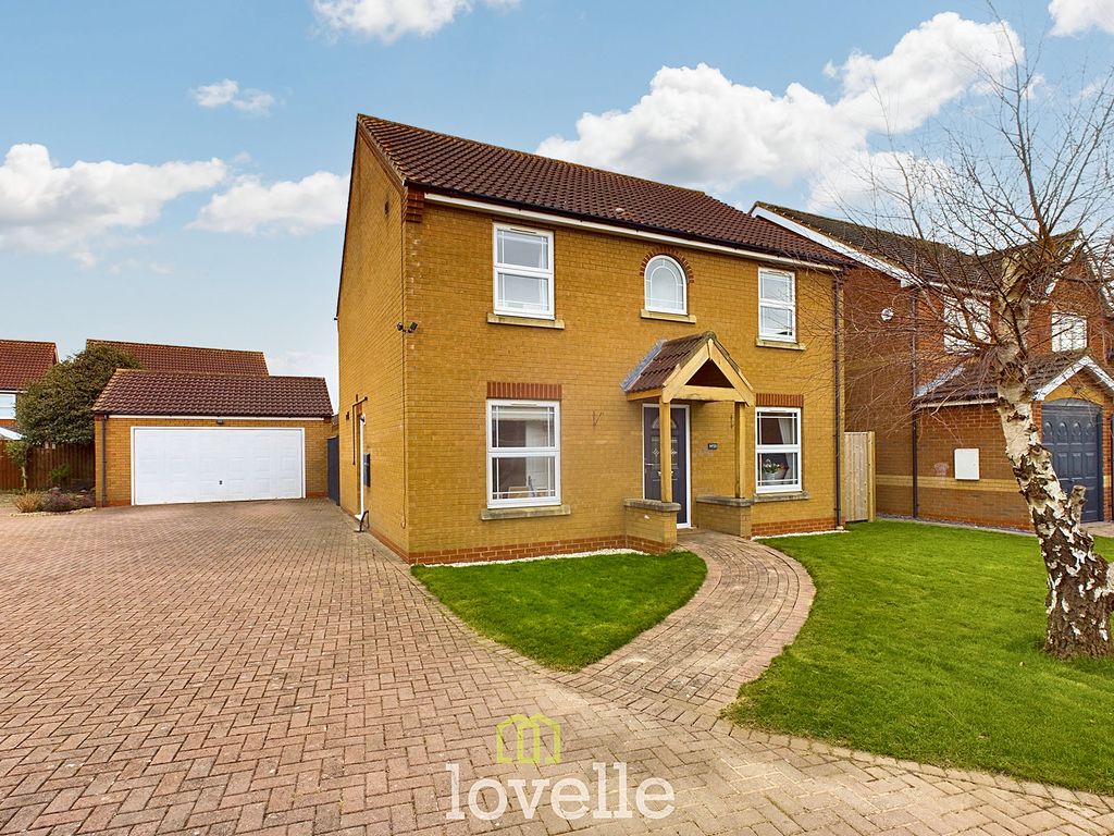 4 bed detached house for sale in Swales Road, Humberston DN36, £365,000