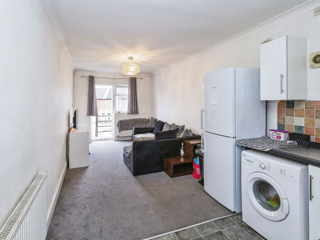 2 bed flat for sale in Copnor Road, Portsmouth PO3, £175,000