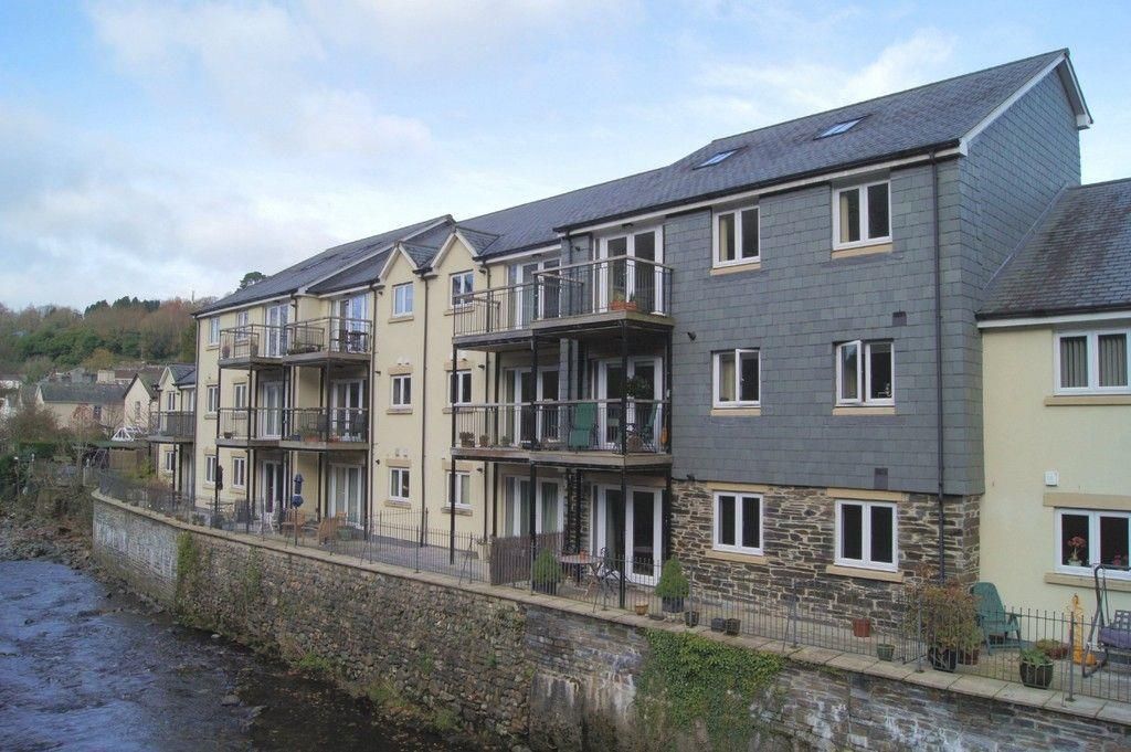 2 bed flat for sale in Waters Edge, Tavistock PL19, £290,000