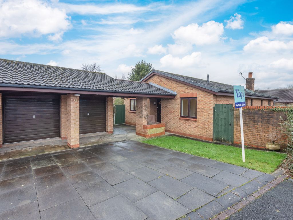 3 bed bungalow for sale in Fossdale Moss, Leyland PR26, £325,000