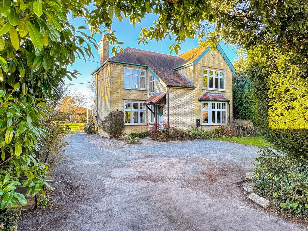 3 bed detached house for sale in Newton House, Long Lane, Fowlmere SG8, £625,000