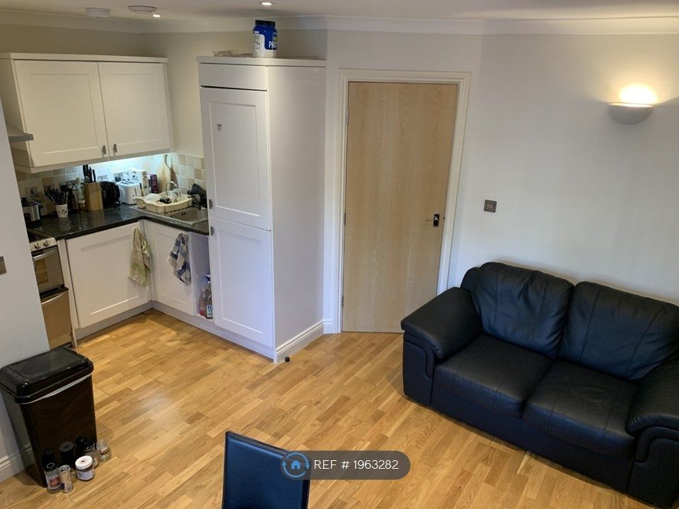 2 bed flat to rent in Hillside House, Leeds LS6, £1,100 pcm