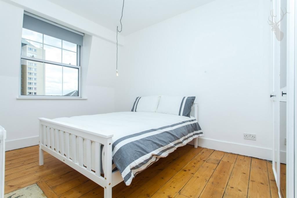 1 bed flat for sale in Mendip Houses, Welwyn Street, London E2, £400,000