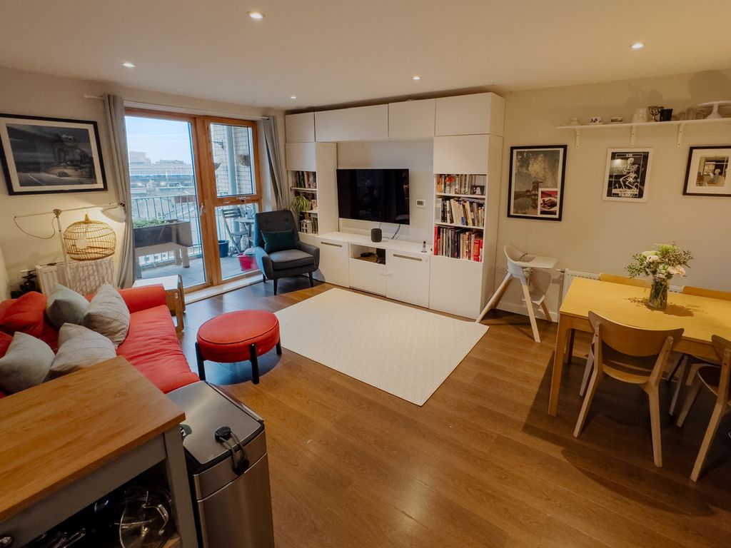 2 bed flat for sale in Bocking Street, London Fields E8, £575,000