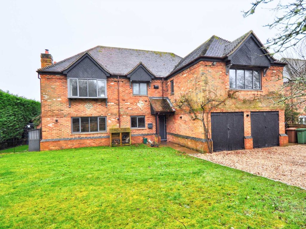 5 bed detached house to rent in The Green, Nettlebed RG9, £4,500 pcm