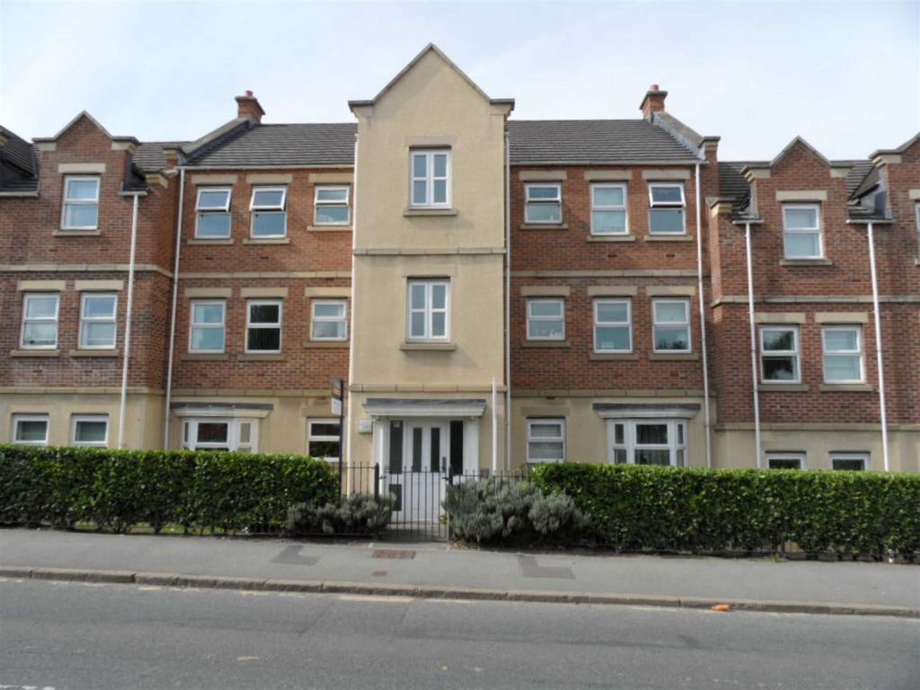 2 bed flat to rent in Whitehall Road, Farnley, Leeds LS12, £675 pcm