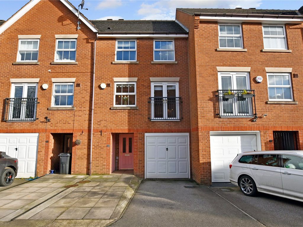 4 bed town house for sale in Field Park Grange, Gildersome, Morley, Leeds LS27, £325,000