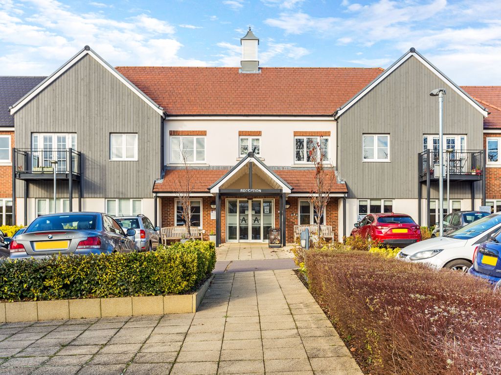 2 bed flat for sale in The Retreat, Princes Risborough HP27, £399,950