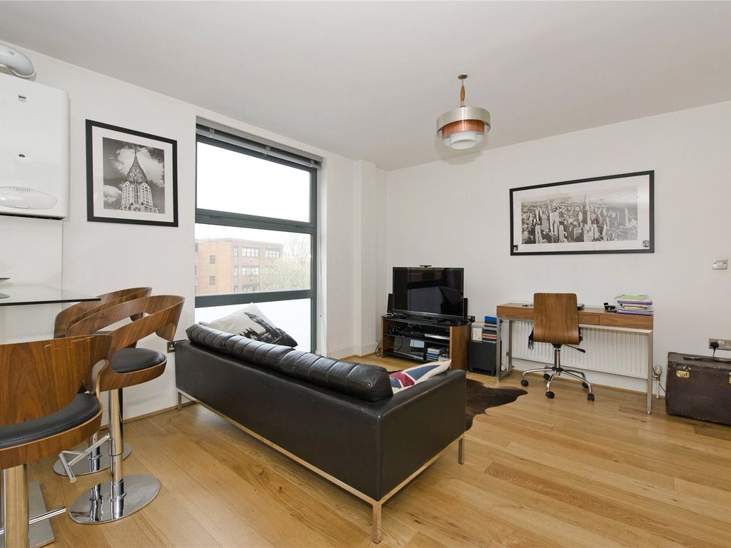 1 bed flat to rent in Goswell Road, Islington EC1V, £2,300 pcm