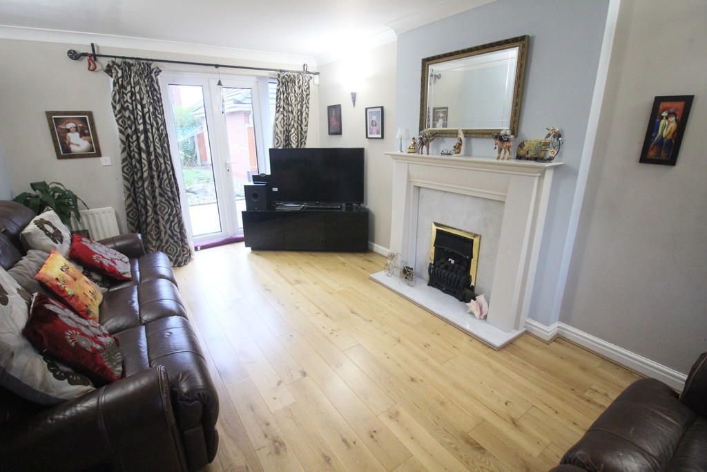 4 bed detached house to rent in Sharoe Green Lane, Fulwood, Preston PR2, £542 pppm