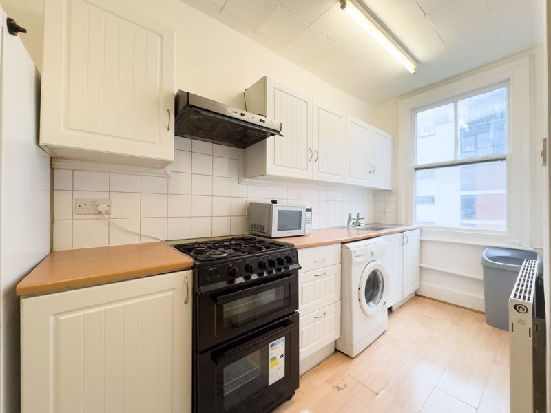 1 bed flat to rent in New Broadway, London W5, £1,550 pcm