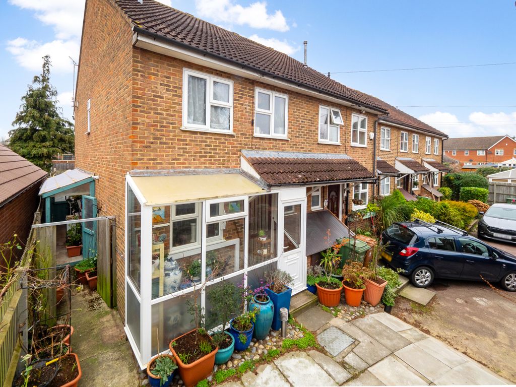 3 bed end terrace house for sale in Sutton Common Road, Sutton SM3, £530,000