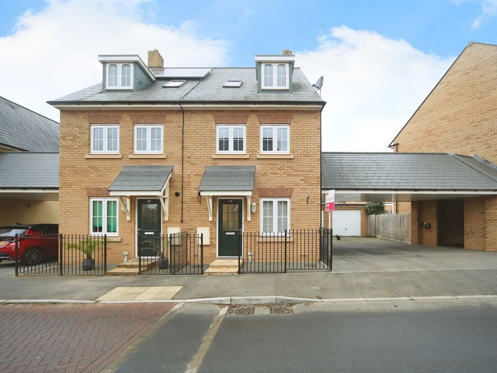 4 bed town house for sale in Batt Drive, Cheddon Fitzpaine, Taunton TA2, £300,000