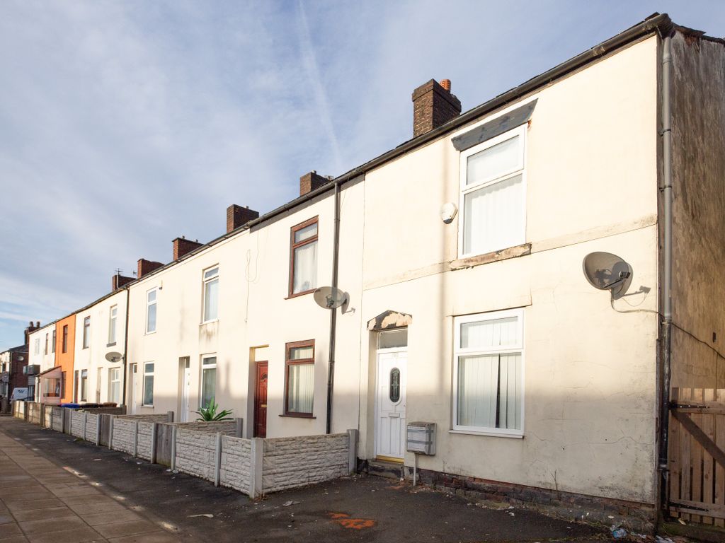 2 bed end terrace house for sale in Manchester Road East, Manchester M38, £116,000