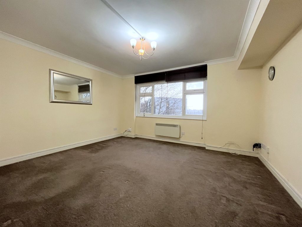 2 bed flat for sale in Llanishen Court, Llanishen, Cardiff CF14, £140,000