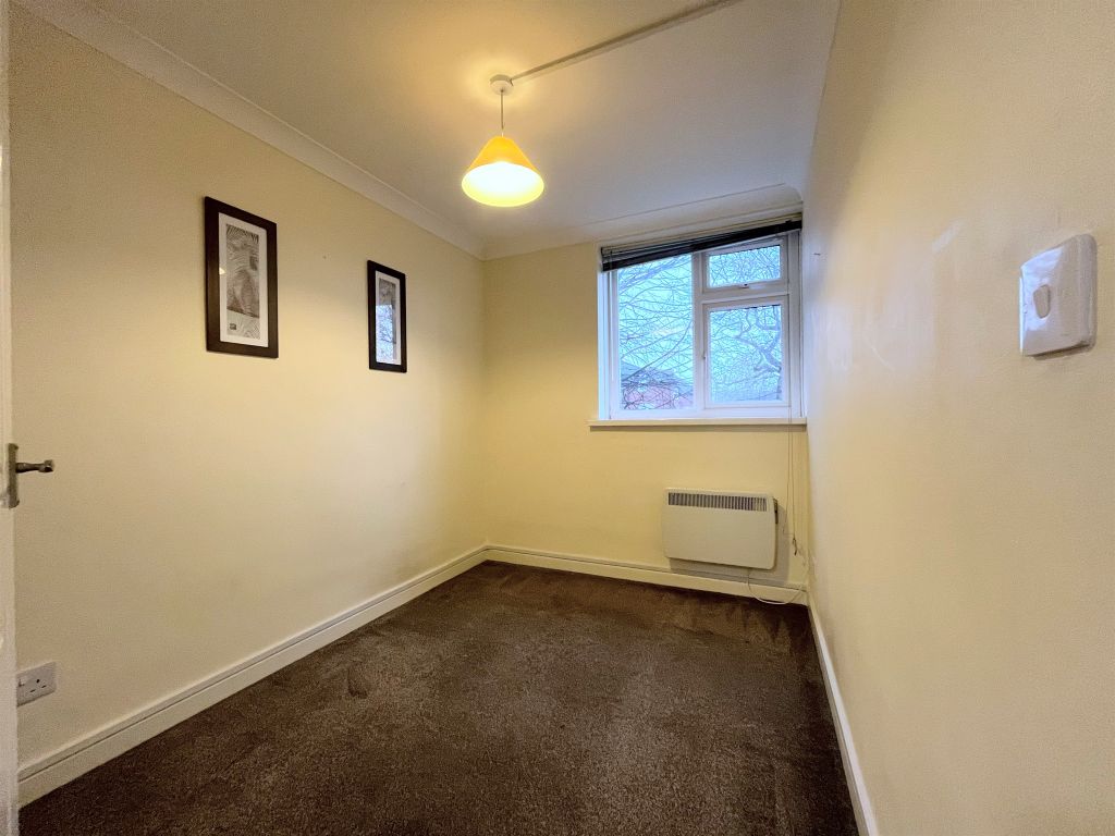 2 bed flat for sale in Llanishen Court, Llanishen, Cardiff CF14, £140,000