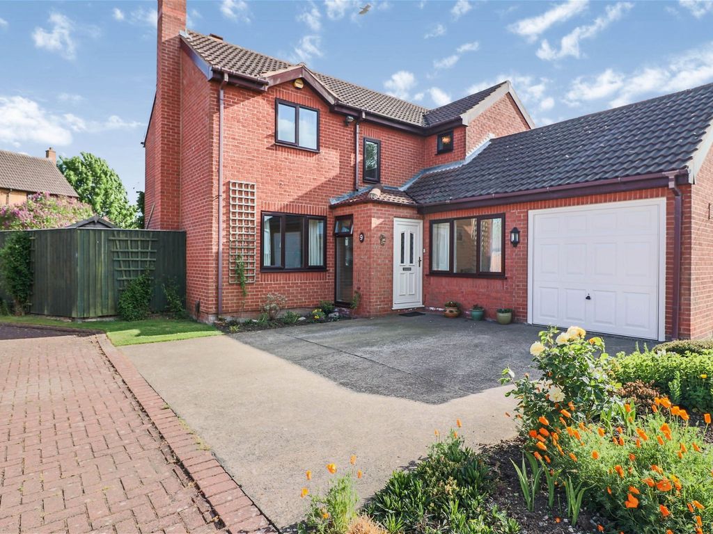 4 bed detached house for sale in Cormorant Drive, Grimsby DN37, £280,000
