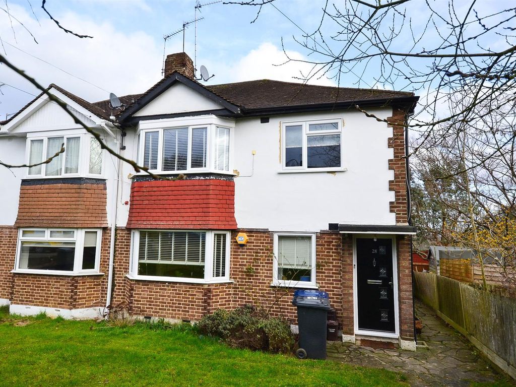 2 bed maisonette for sale in Meadway Close, High Barnet, Barnet EN5, £450,000