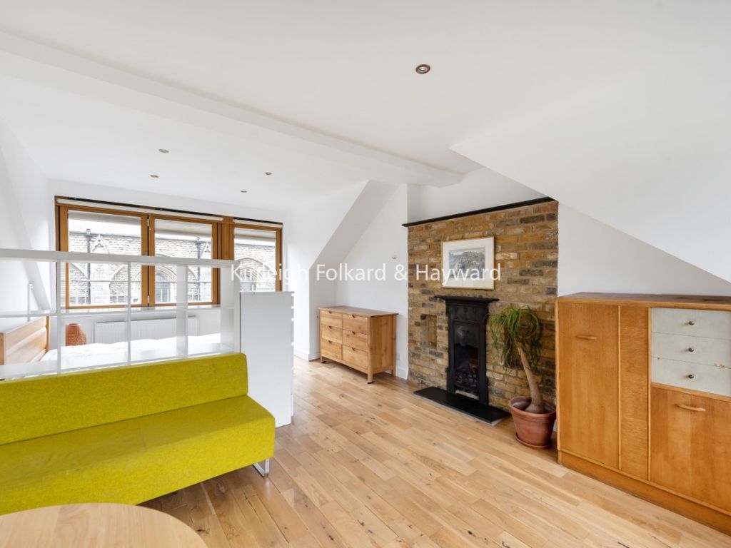 Studio to rent in Savernake Road, London NW3, £1,800 pcm
