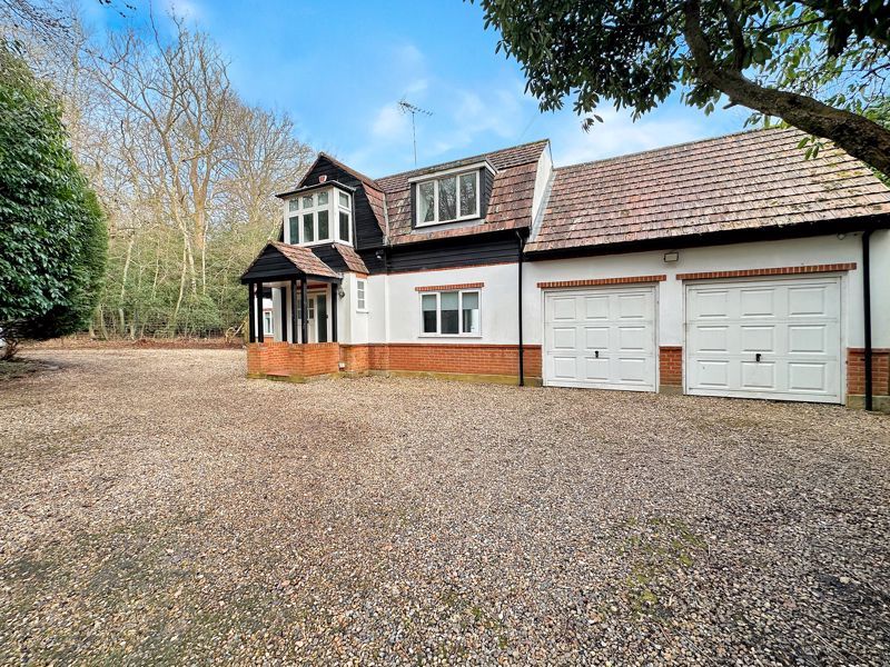 5 bed detached house to rent in Egypt Lane, Farnham Common SL2, £3,500 pcm
