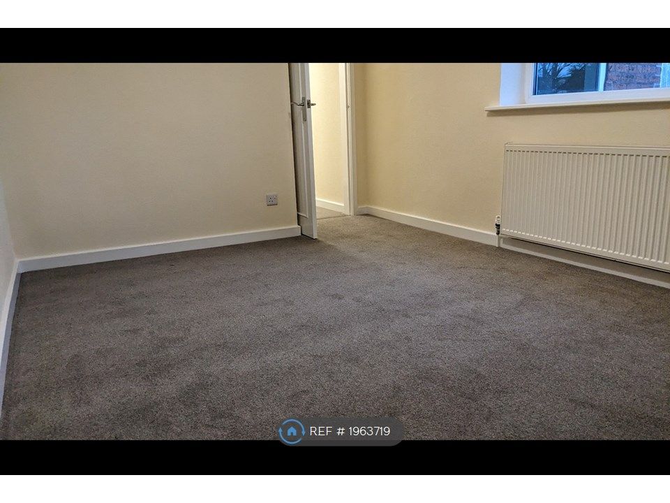 2 bed flat to rent in Malvern Court, Southport PR8, £695 pcm