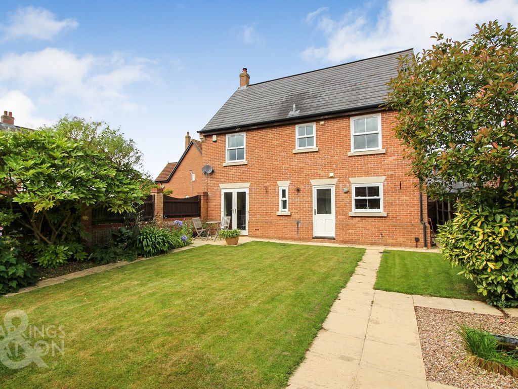 4 bed detached house for sale in Hornbeam Drive, Poringland, Norwich NR14, £425,000