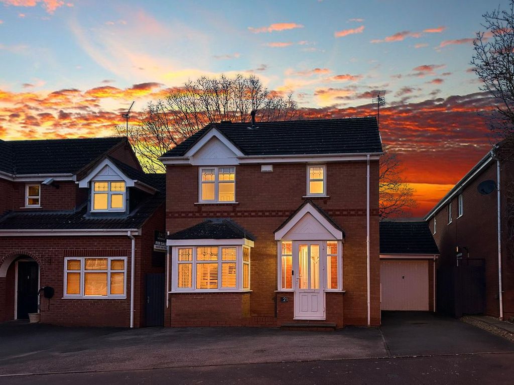 3 bed detached house for sale in Columbine Way, Bedworth CV12, £300,000