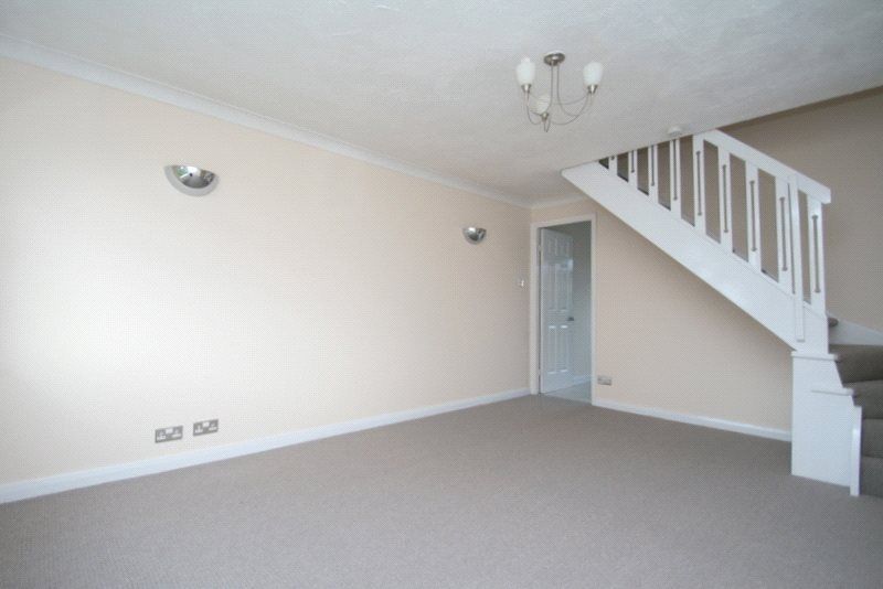 2 bed terraced house to rent in Fleet Close, Littlehampton BN17, £1,250 pcm