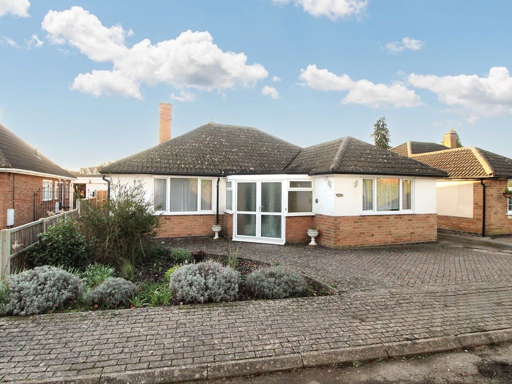 3 bed bungalow for sale in Burley Close, Cosby, Leicester LE9, £399,950