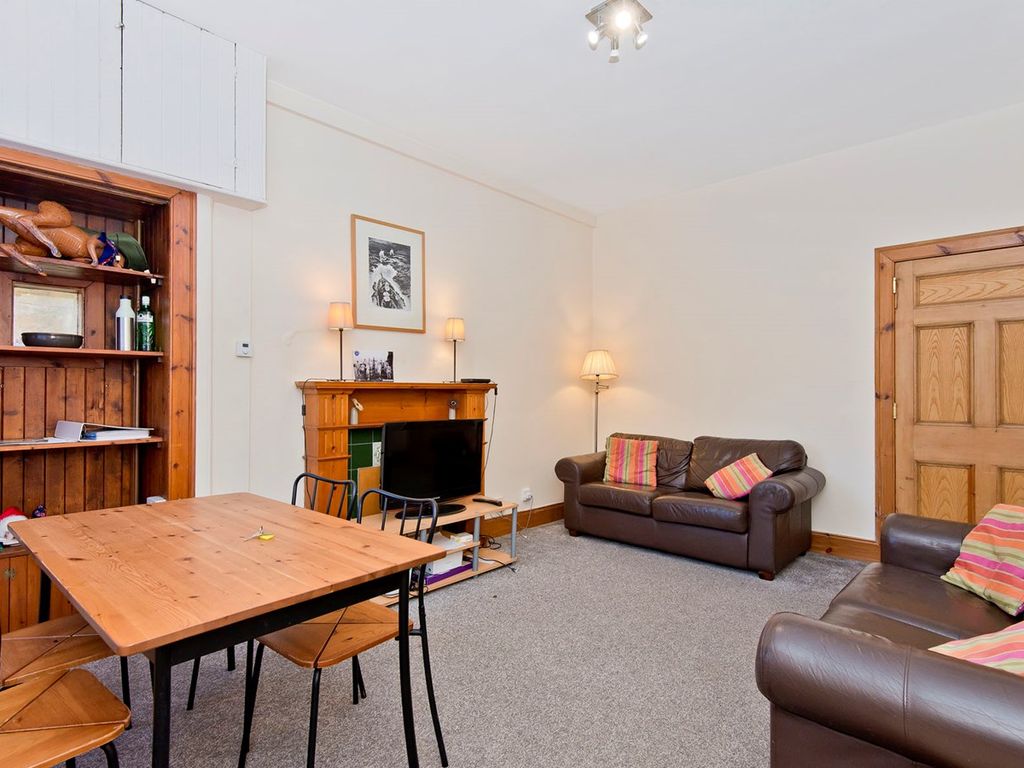 3 bed flat for sale in Lade Braes, St Andrews KY16, £525,000