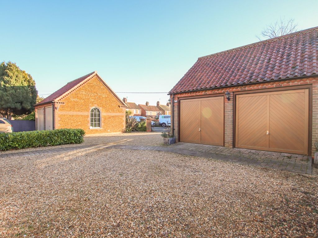 4 bed detached house for sale in Collins Lane, Heacham, King's Lynn PE31, £599,000