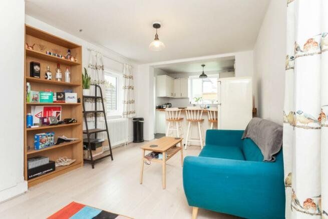 2 bed flat to rent in New City Road, London E13, £1,750 pcm