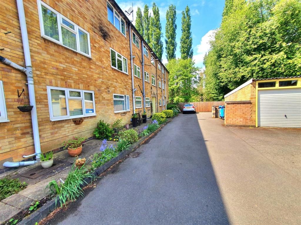 2 bed flat for sale in Morfa Gardens, Coundon, Coventry CV6, £180,000
