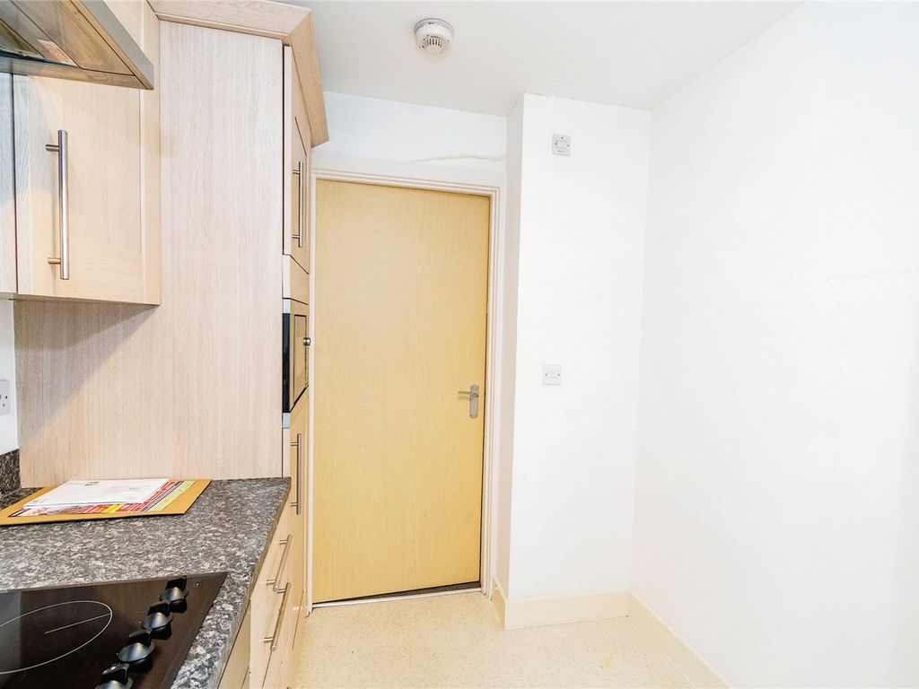 1 bed flat for sale in High Street, Southampton, Hampshire SO14, £120,000