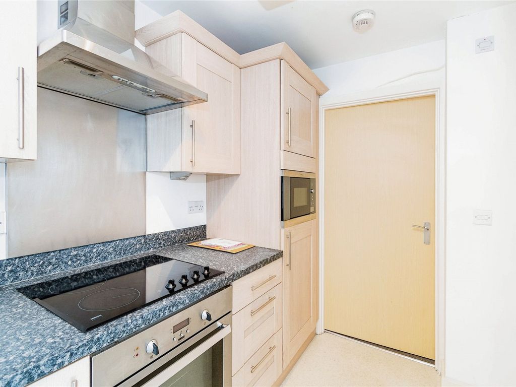1 bed flat for sale in High Street, Southampton, Hampshire SO14, £120,000