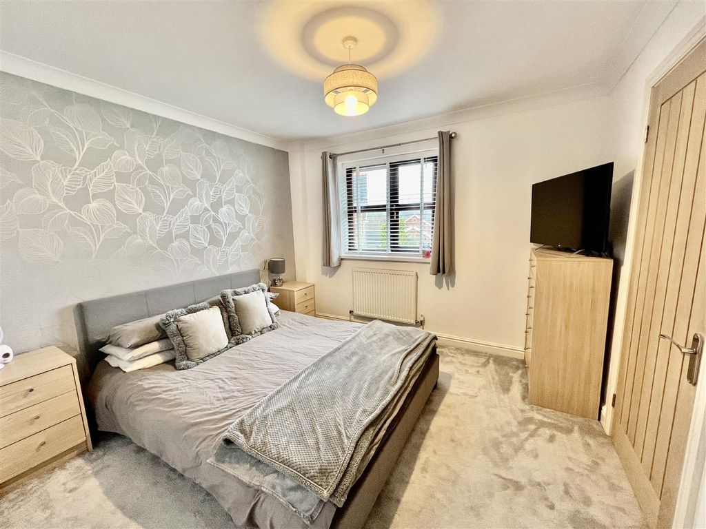 3 bed detached house for sale in Llys Y Deri, Hopkinstown, Ammanford SA18, £340,000