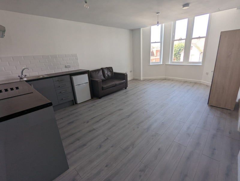 Studio to rent in Norfolk Terrace, Brighton BN1, £970 pcm