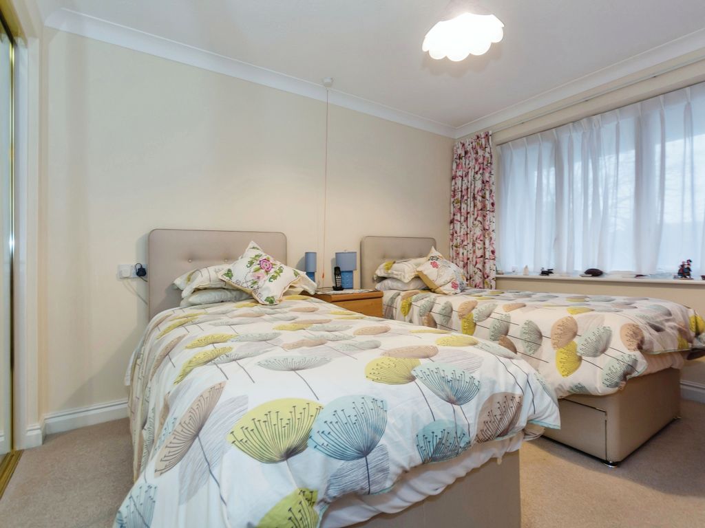 2 bed flat for sale in Deerhurst Court, Solihull, West Midlands B91, £170,000